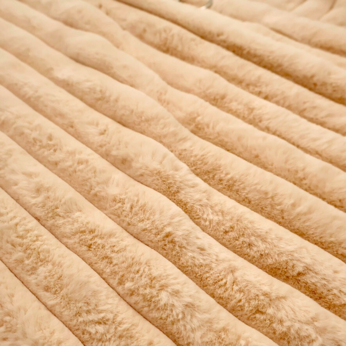 La Fiorentina Faux Fur Shawl Poncho Tan One Size Zip Front Luxe Wrap