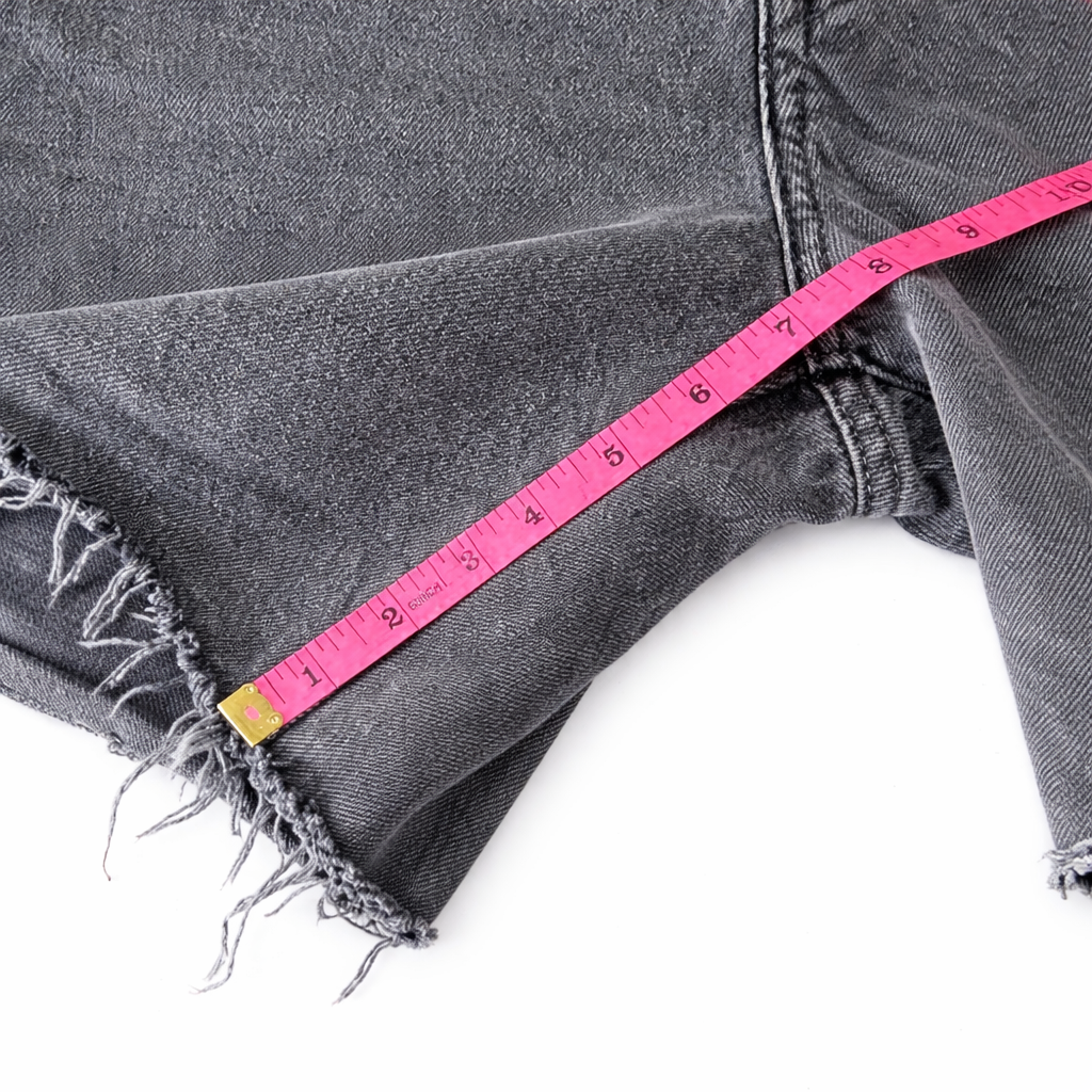 Levi’s 504 Black Distressed Denim Shorts – Size W28