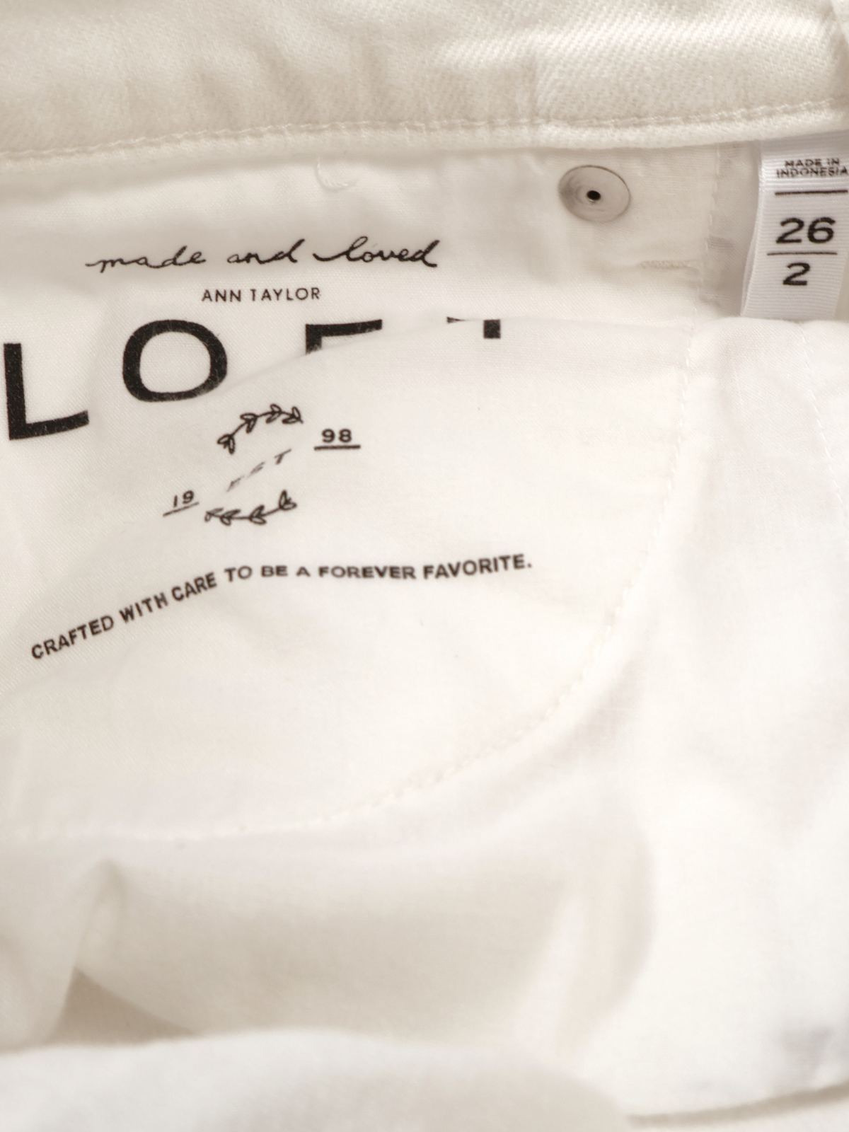 Ann Taylor LOFT White Shorts – Classic Everyday Staple (Size 2 / 26)