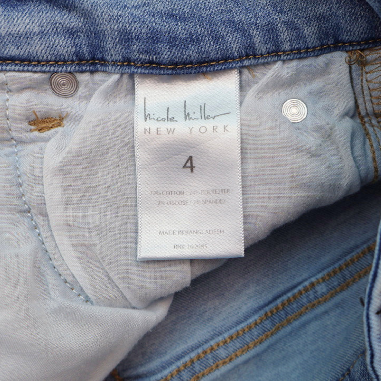 Nicole Miller Soho High Rise Denim Shorts Size 4 | Light Wash Essential Summer Staple