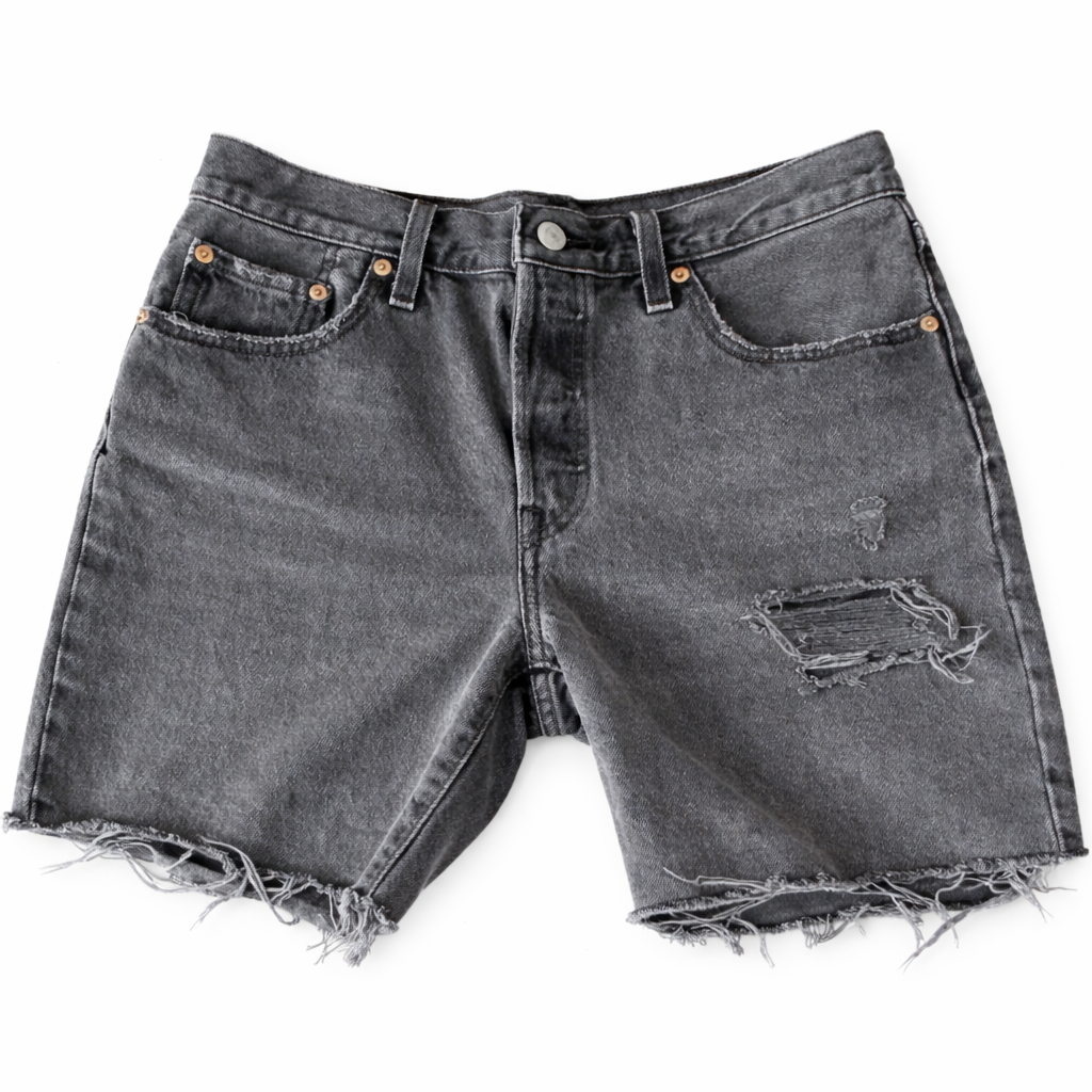 Levi’s 504 Black Distressed Denim Shorts – Size W28
