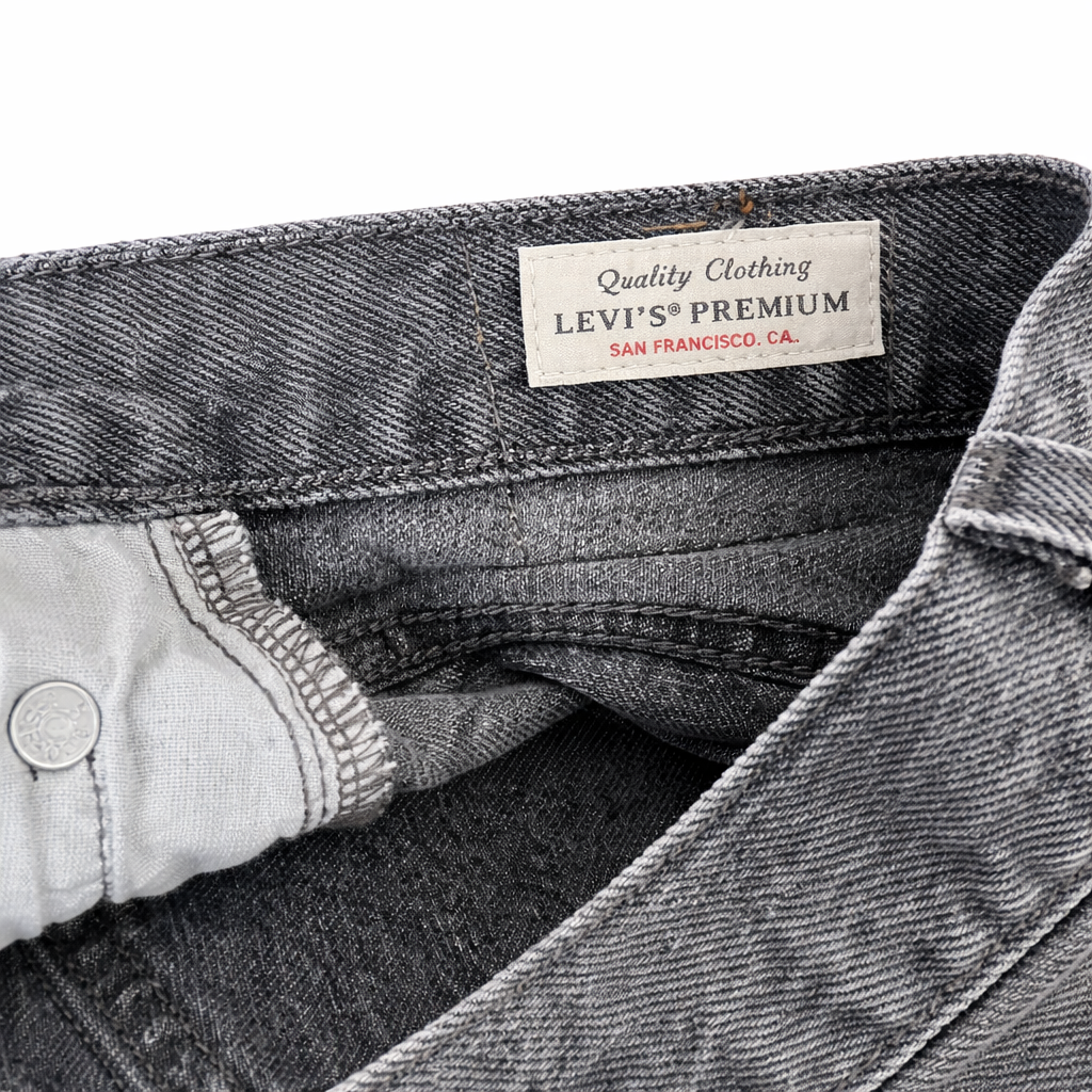 Levi’s 504 Black Distressed Denim Shorts – Size W28