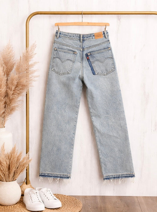 Levi’s Ribcage Straight Ankle Jeans – Light Wash | Size 27
