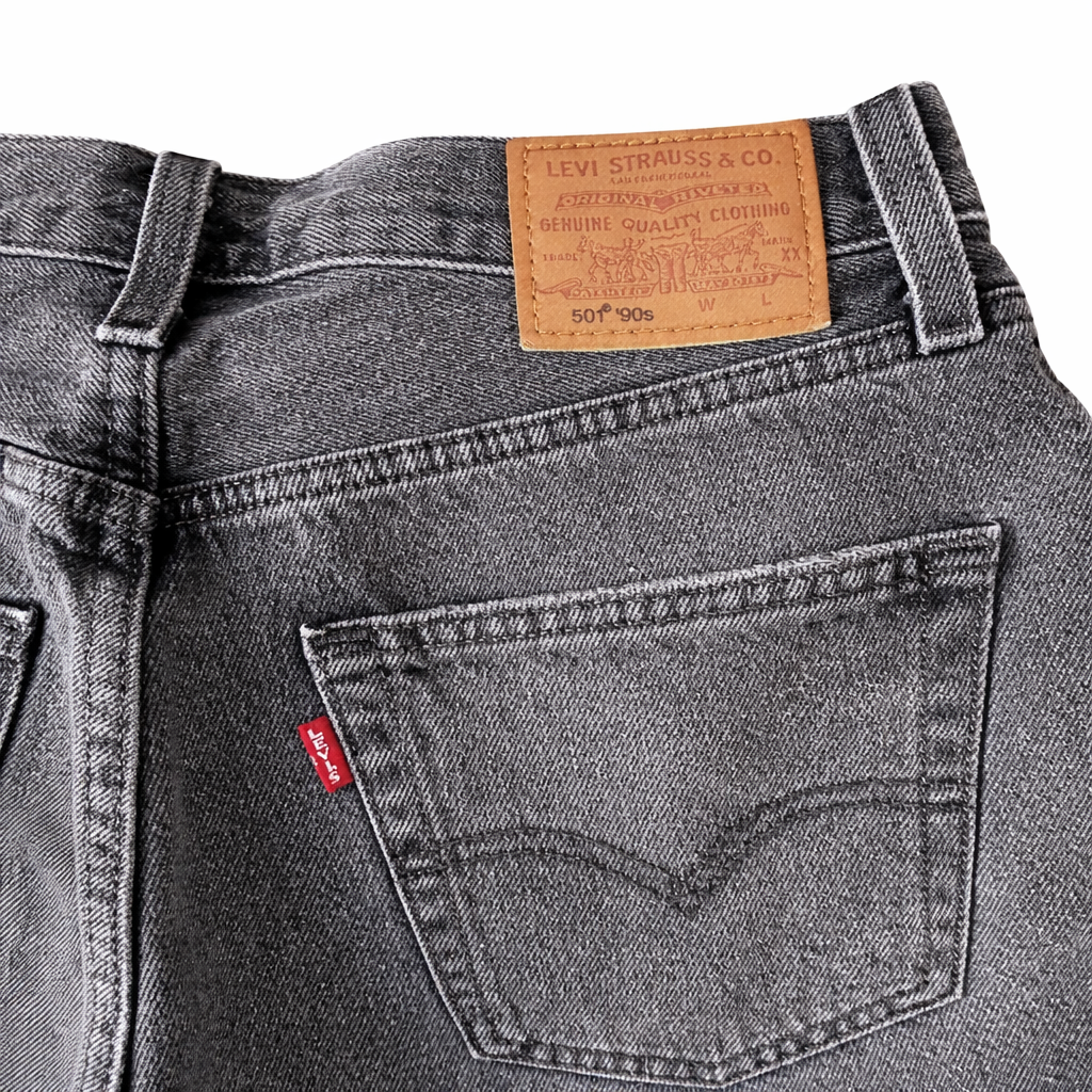 Levi’s 504 Black Distressed Denim Shorts – Size W28