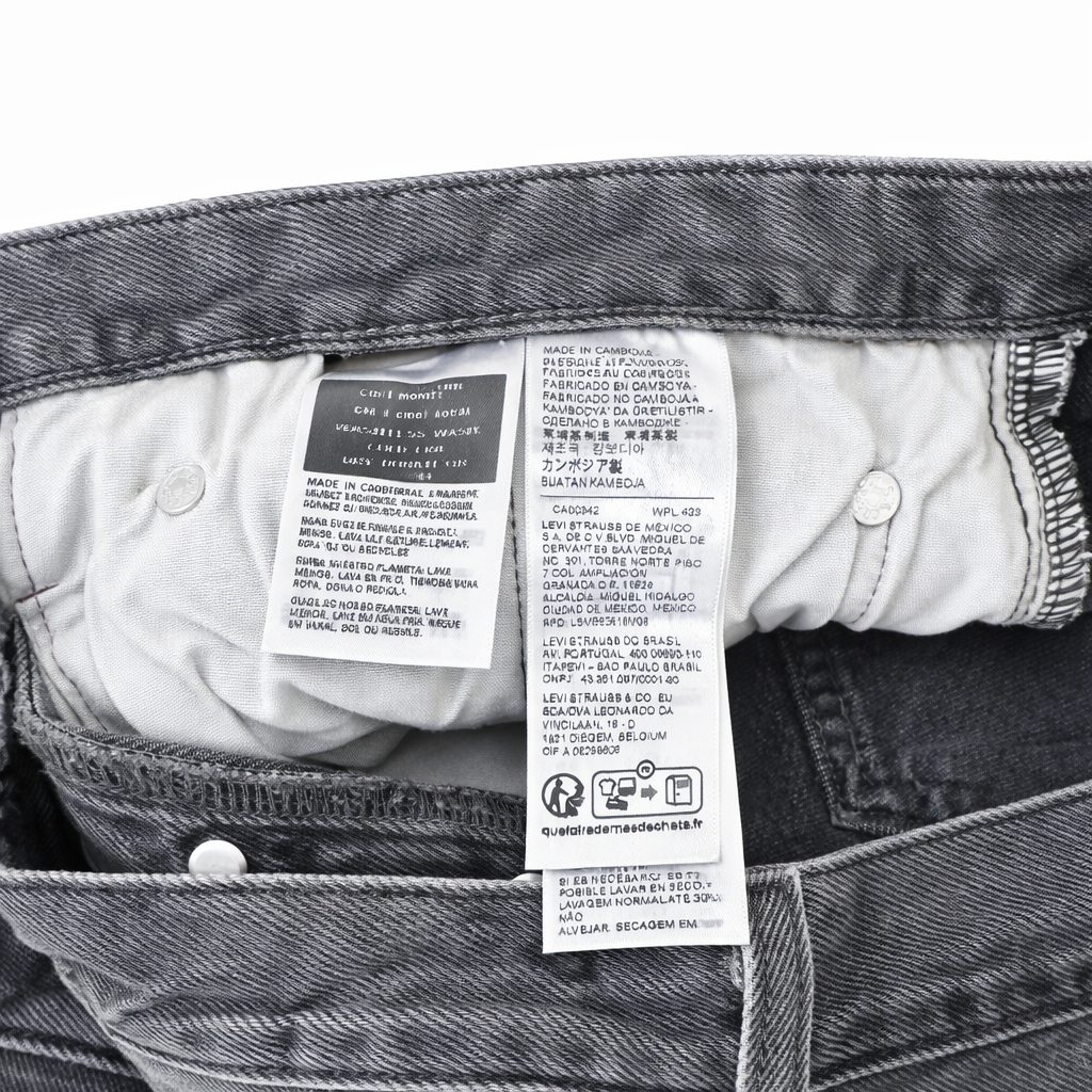 Levi’s 504 Black Distressed Denim Shorts – Size W28